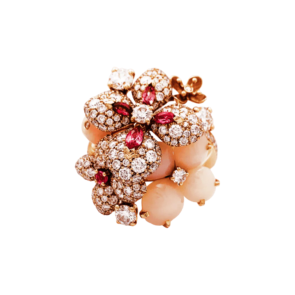 Bague Chaumet, « Hortensia Aube rosée », or rose, diamants, saphir rose et opales roses. - Image 2