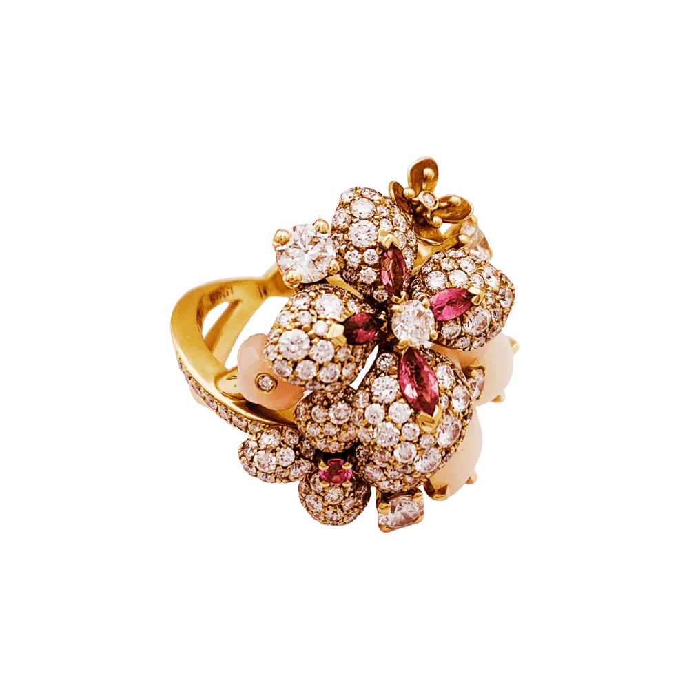Bague Chaumet, « Hortensia Aube rosée », or rose, diamants, saphir rose et opales roses. - Image 4