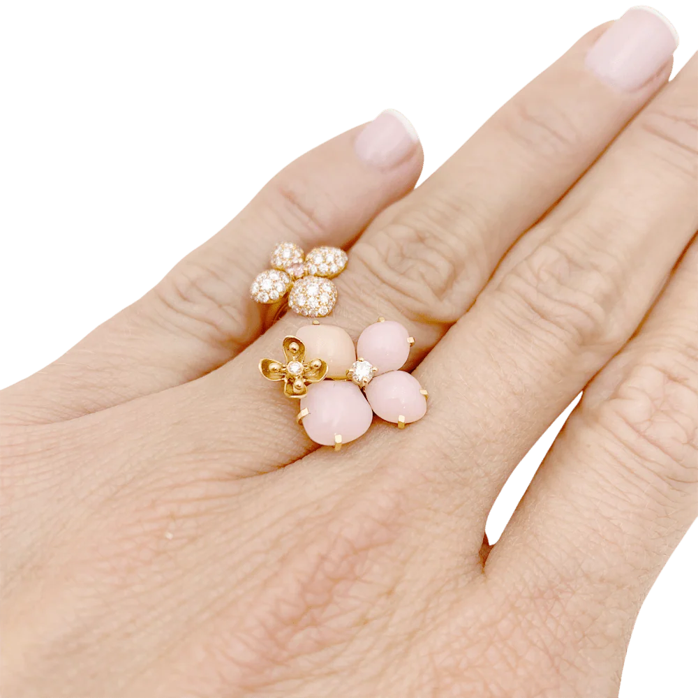 Bague Chaumet, « Hortensia Aube rosée », or rose, diamants, saphir rose et opales roses. - Image 6