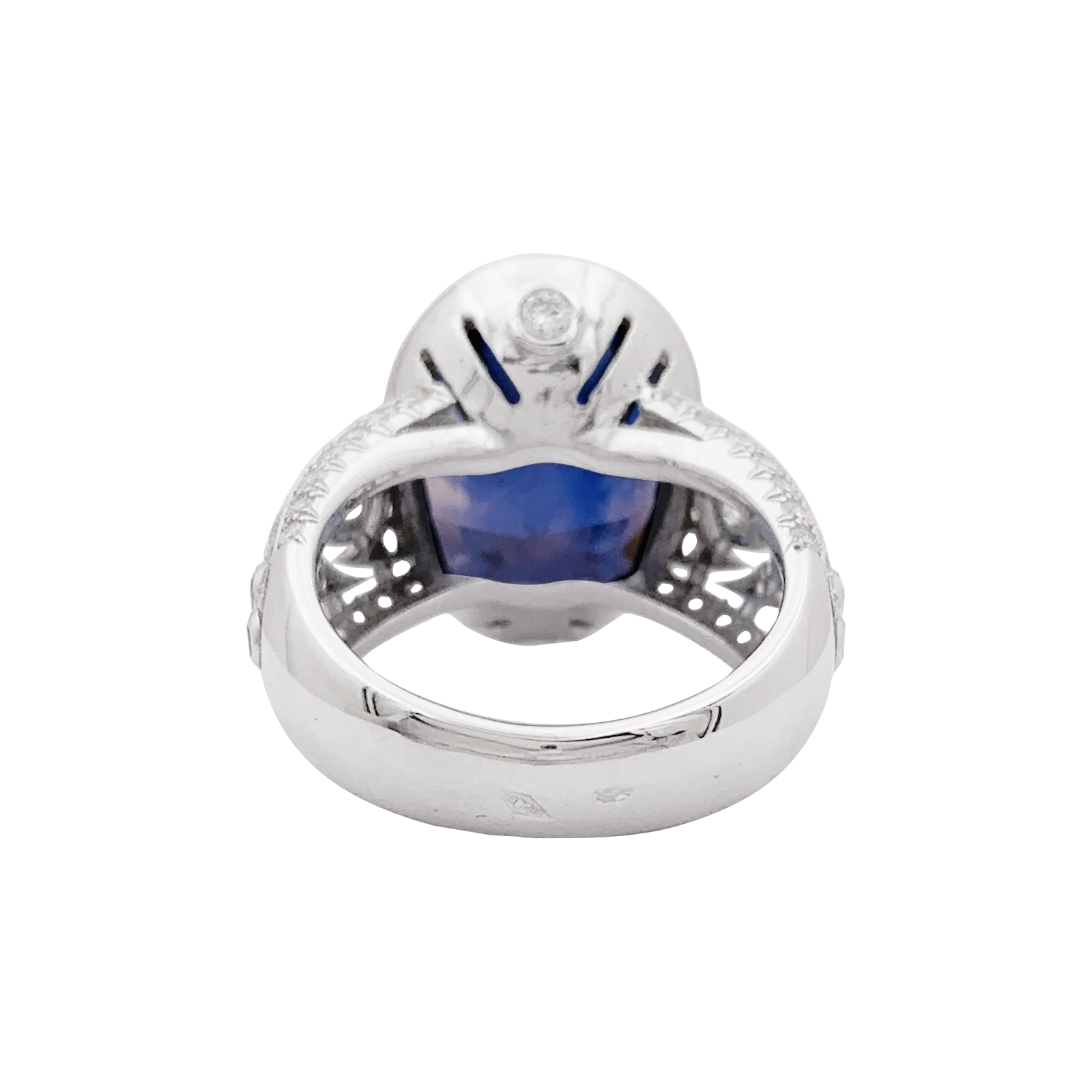 Bague en or blanc, saphir et diamants. - Image 5