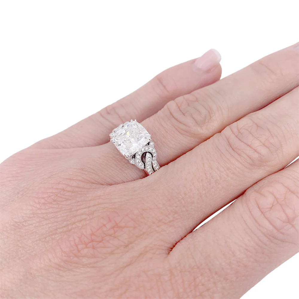 Bague Mauboussin, "Subtil Message", or blanc, diamant coussin. - Image 9