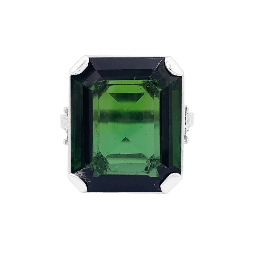 Bague or blanc et platine sertie d'une tourmaline et de diamants.