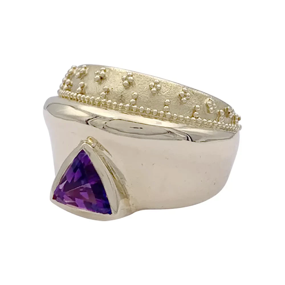 Bague or jaune, améthyste. - Image 3