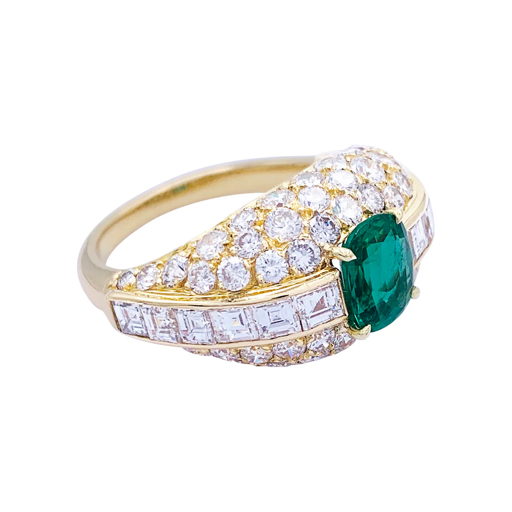Bague or jaune, émeraude coussin et pavage diamants. - Image 4