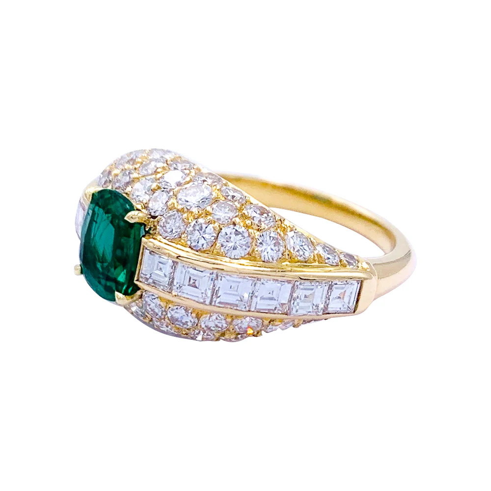 Bague or jaune, émeraude coussin et pavage diamants. - Image 7