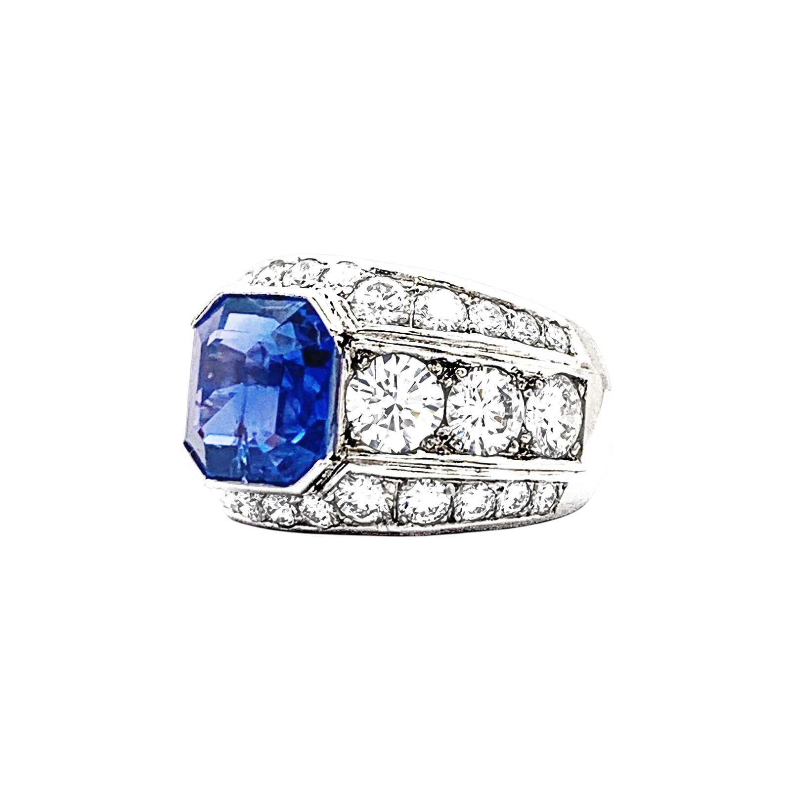 Bague platine, saphir et diamants. - Image 2