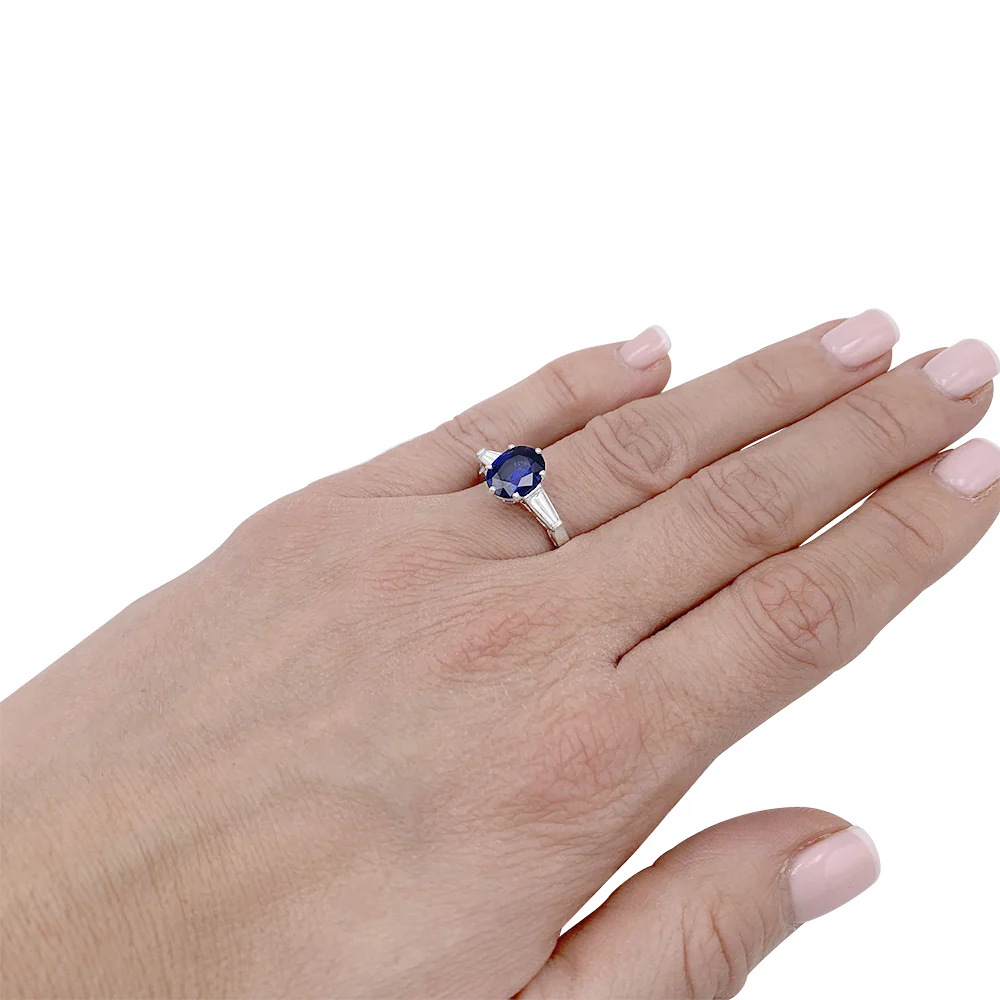 Bague saphir, platine et diamants. - Image 7