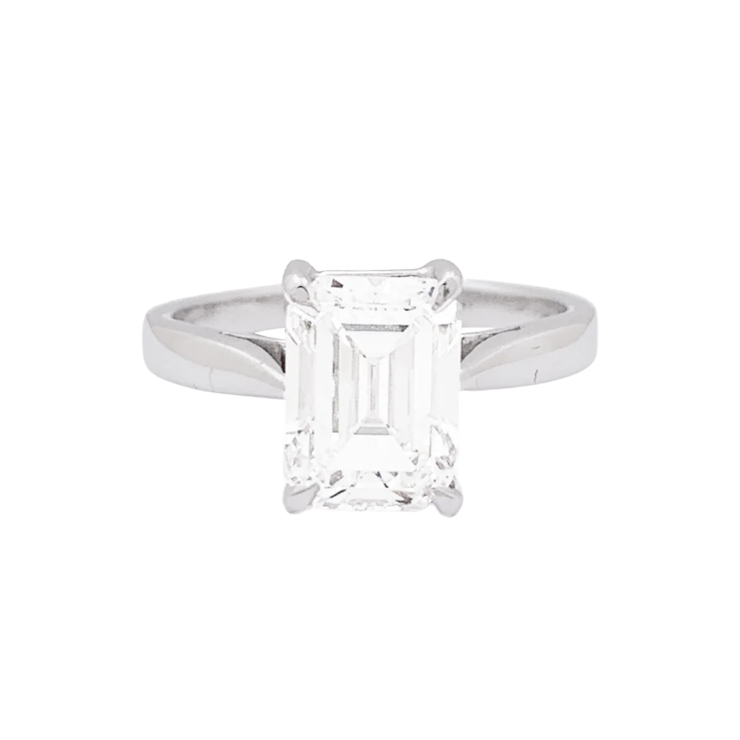 Bague taille émeraude, or blanc.