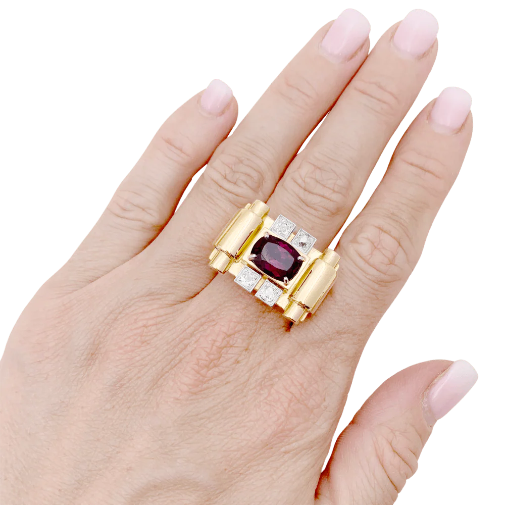 Bague "tank", deux tons d'or, grenat et diamants. - Image 5