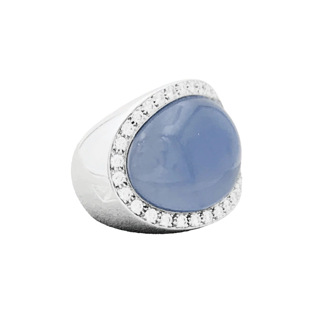 Bague Van Cleef & Arpels or blanc, calcédoine et diamants. - Image 2