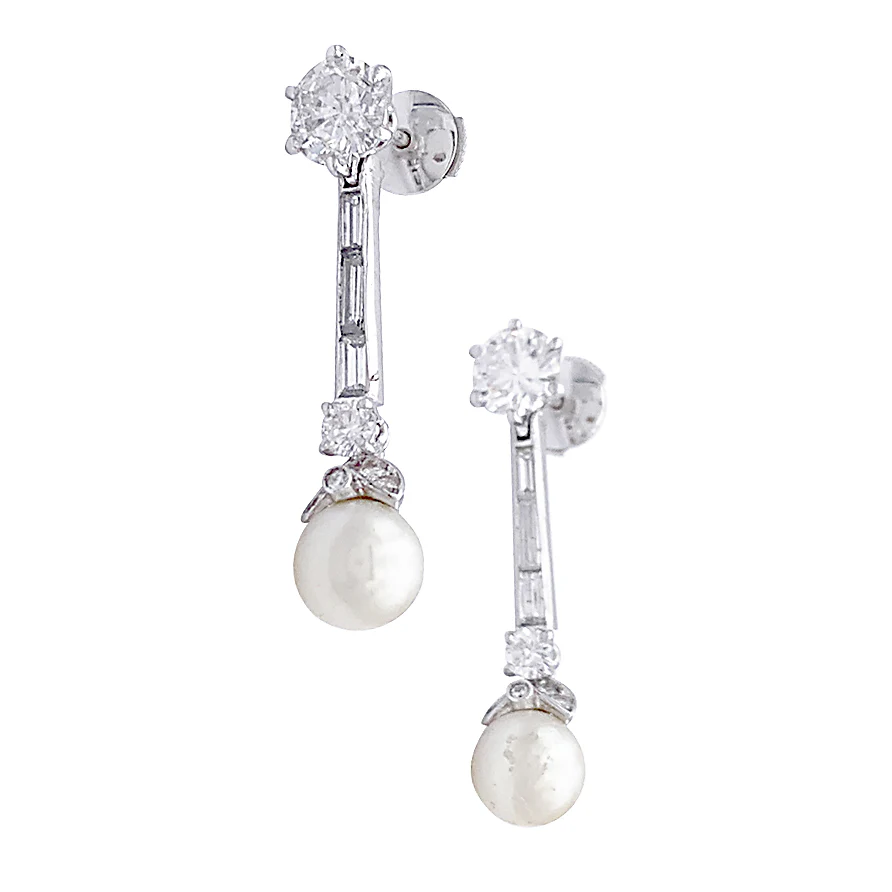 Boucles d'oreilles pendantes or blanc, platine, perles et diamants. - Image 5