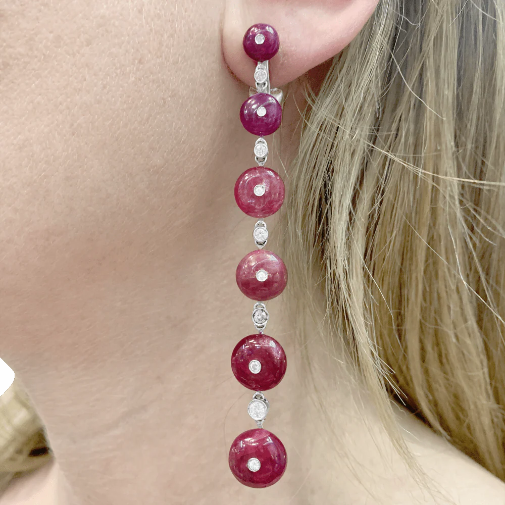 Boucles d'oreilles Repossi, or blanc, rubis et diamants. - Image 5