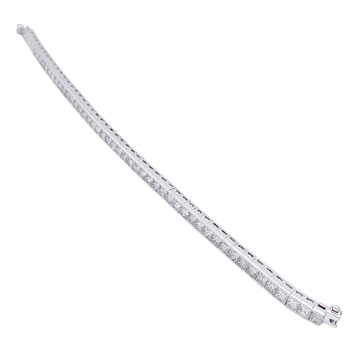 Bracelet ligne or blanc et diamants taille princesse. - Image 7
