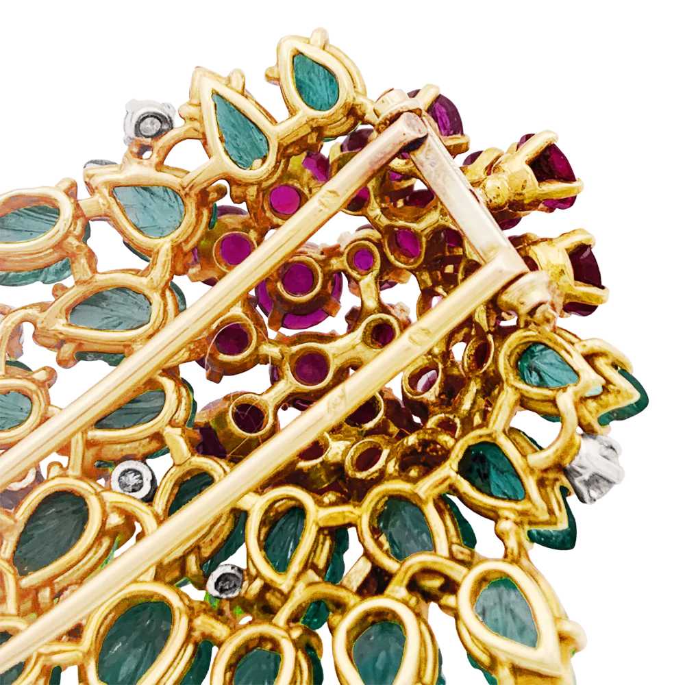 Clip Floral, or jaune, diamants, émeraudes, rubis. - Image 4