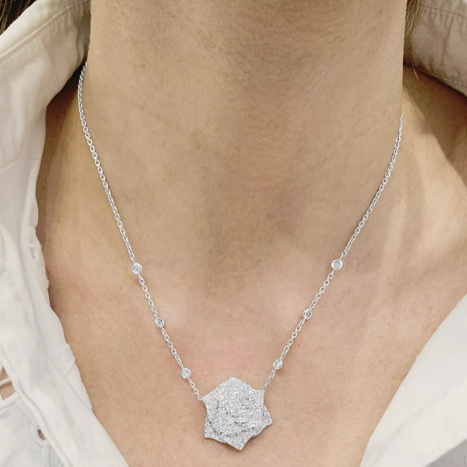 Collier Piaget "Rose" or blanc, diamants. - Image 5