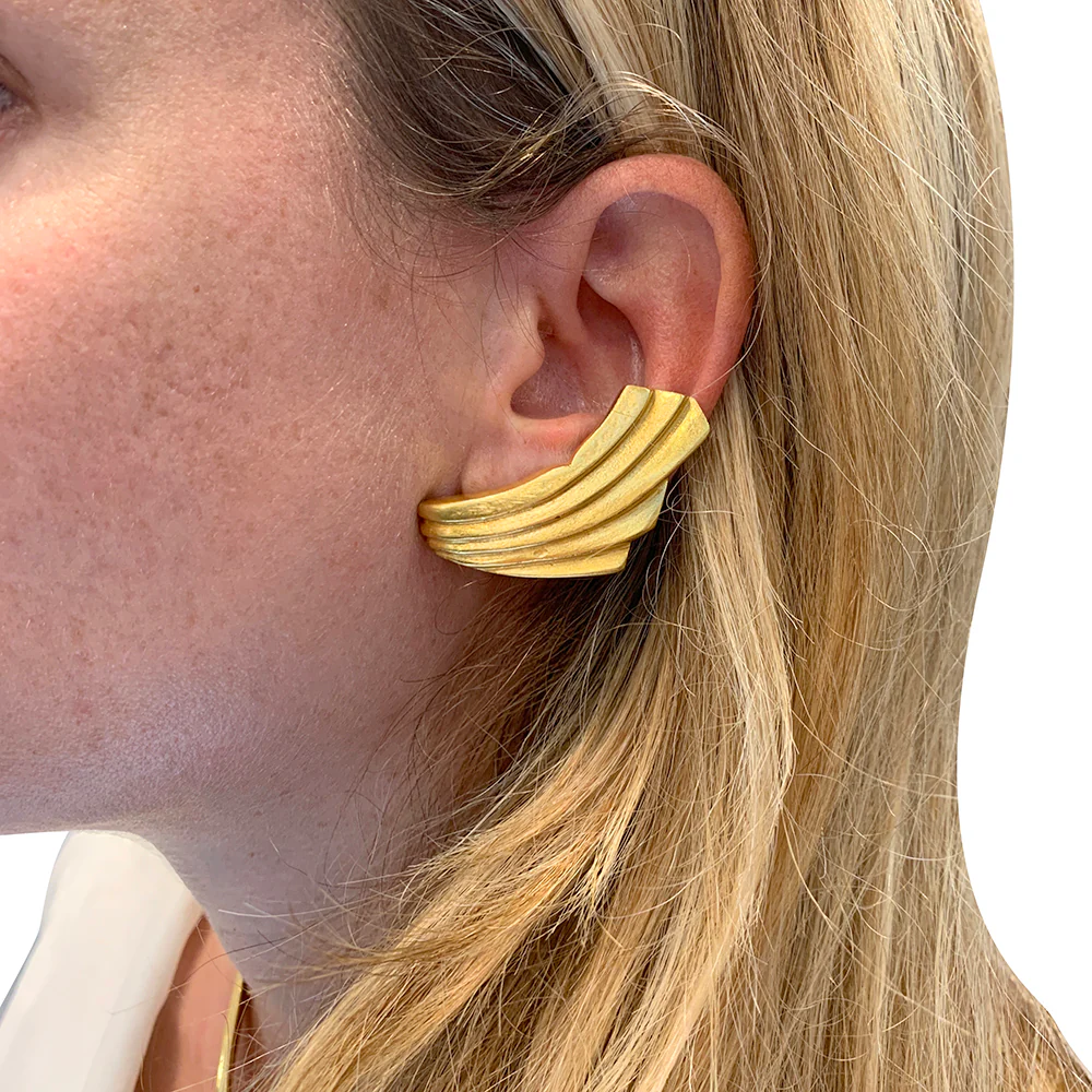 Boucles d'oreilles Lalaounis "Drapé" en or jaune. - Image 6